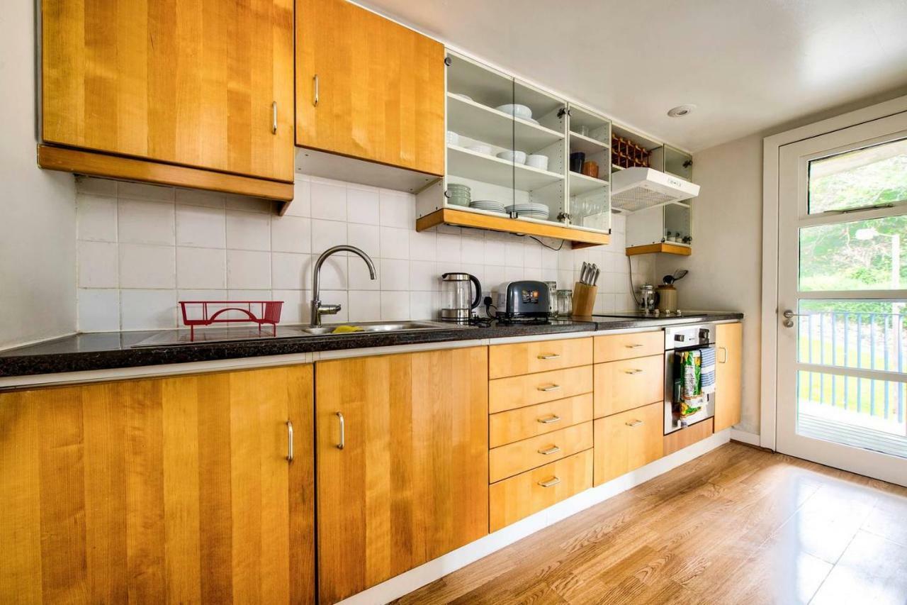 Altido Ultra Stylish Calton Road Apt W/ Parking Apartment เอดินบะระ ภายนอก รูปภาพ